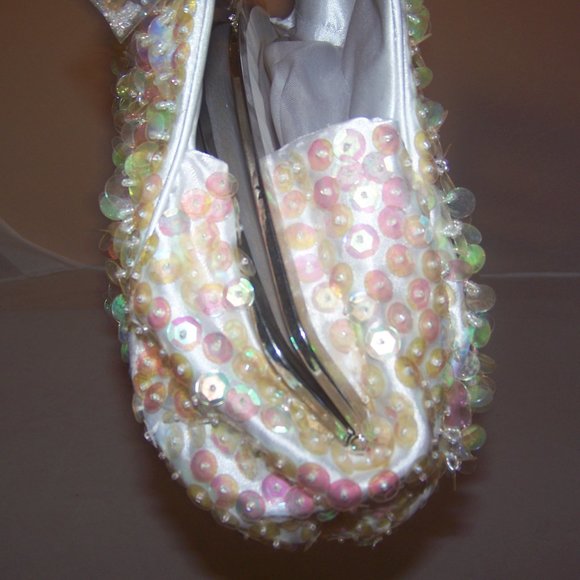 Whimsical White Sequence Handbag - Picture 6 of 8